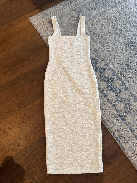 Good American Dresses & Skirts - Good American Cream Textured Square-Neck Midi Dress